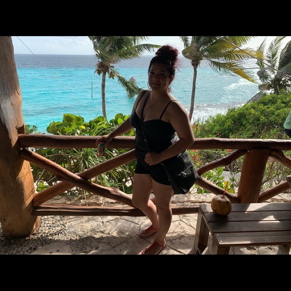 Meet your Posher, Gabby - Picture 2 of 2